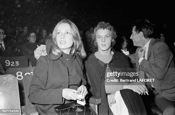 Jeanne Moreau et son fils Jérôme au Palais des Sports le 28 septembre 1971 à Paris, France.