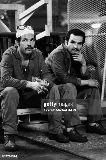 Ouvriers en grève pour protester contre 2500 licenciements à l'usine Peugeot-Talbot de Poissy le 18 juillet 1983, France.