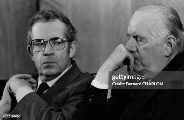 Louis Mermaz, Président de l'Assemblée et Alain Poher, Président du Sénat assistent avec un intérêt certain à ce colloque sur la Recherche le 13...