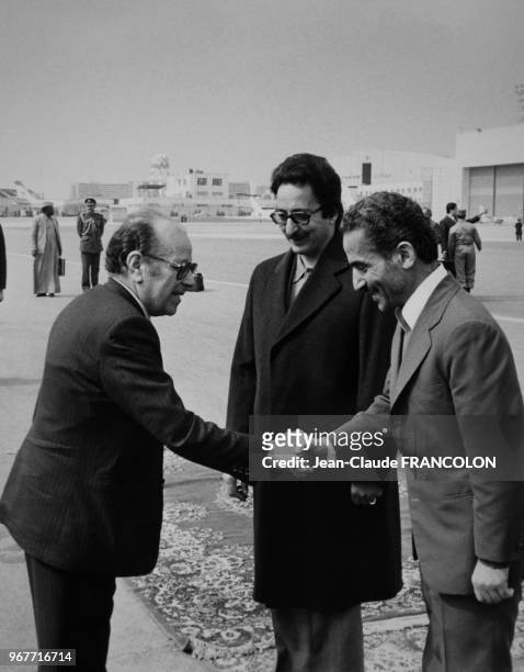 Réunion de la Mission Islamique des Bons Offices à propos du conflit Irak/Iran : Le diplomate tunisien Habib Chatti rencontre le Premier Ministre Ali...