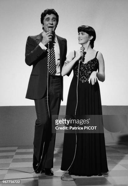 Mireille Mathieu et Gilbert Bécaud lors d'un show télévisé à Paris le 14 novembre 1978, France.