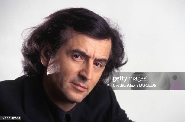 Le philosophe et écrivain français Bernard-Henri Lévy à Paris le 30 janvier 1996, France.