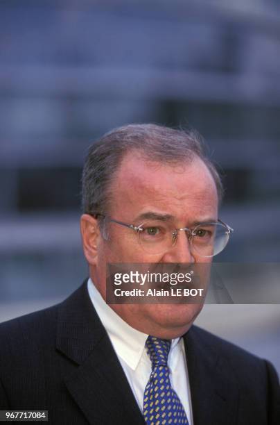 Portrait de Christian Pierret, secrétaire d'état à l'Industrie le 30 novembre 2000 à Nantes, France.