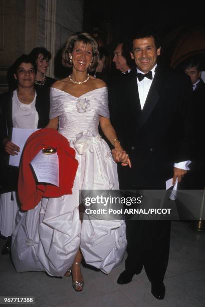 Francis Perrin et sa femme lors de la soirée 'Sinatra' à Paris le 25 avril 1989, France.