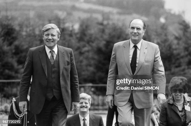 Portrait du chancelier allemand Helmut Schmidt et du président François Mitterrand le 13 juillet 1981 à Bonn, Allemagne.
