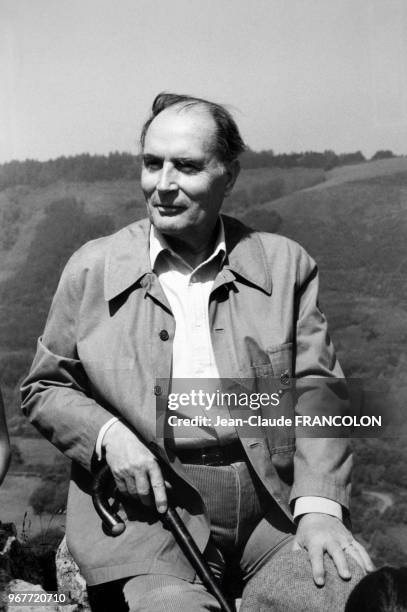 Portrait du président français François Mitterrand en vacances à la roche le 26 mai 1985 à Solutré, France.