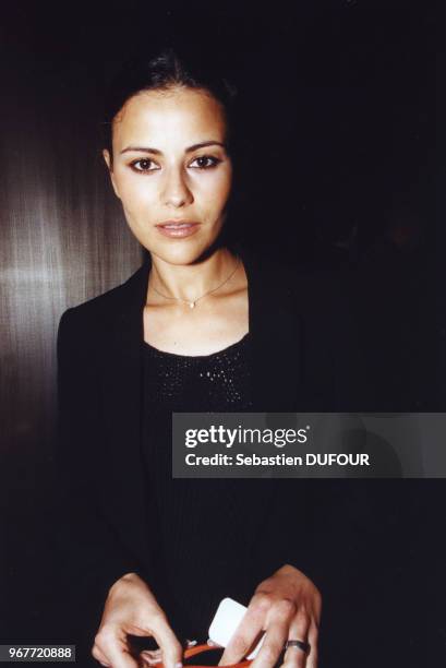 Portrait de la présentatrice Cécile Simeone au gala pour la lutte contre le sida, le 17 avril 2000, Paris, France.