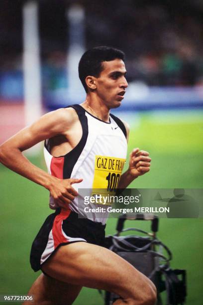 Portrait du sportif marocain Hicham El Guerrouj au meeting Gaz de France d'athlétisme de la Golden League lors d'une course haies le 23 juin 2000 à...