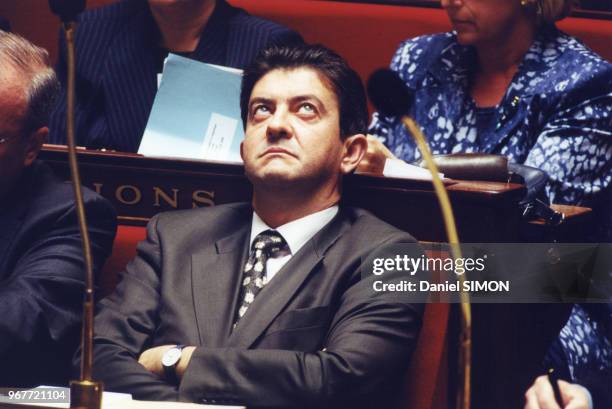 Le nouveau ministre délégué à l'enseignement professionnel, Jean-Luc Mélenchon sur les bancs de l'Assemblée Nationale, le 25 avril 2000, Paris,...