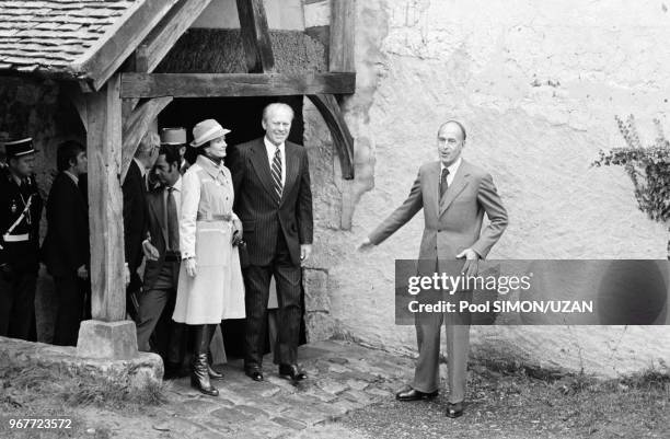 Anne-Aymone Giscard d'Estaing, Gerald Ford et Valéry Giscard d'Estaing lors du sommet monétaire de Rambouillet le 17 novembre 1975, France.