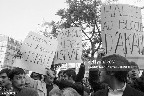 Manifestation de soutien à Israel lors de la guerre des 6 Jours, Paris le 31 mai 1967, France.