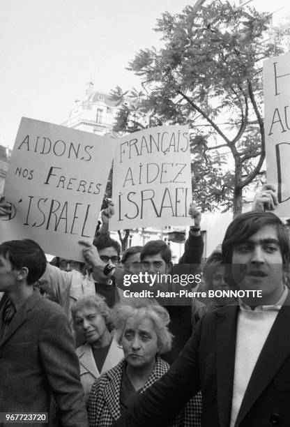 Manifestation de soutien à Israel lors de la guerre des 6 Jours, Paris le 31 mai 1967, France.