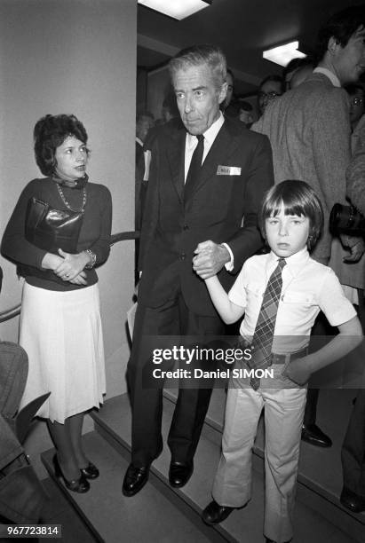 Jean-Jacques Servan-Schreiber et son fils lors du 77ème congrès du Parti Radical Socialiste à Paris le 14 mai 1977, France.
