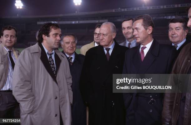Michel Platini, Joao Havelange et Dominique Baudis au Stadium de Toulouse le 28 novembre 1994, France.