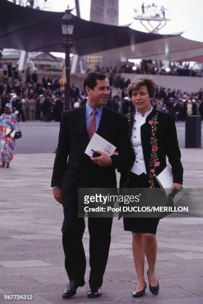 Jean-Louis Debré et sa femme lors du défilé du 14 juillet 1995 à Paris, France.
