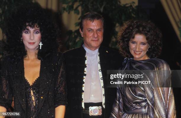 Cher, Tony Curtis et Virna Lisi lors du Festival de Cannes le 21 mai 1985, France.