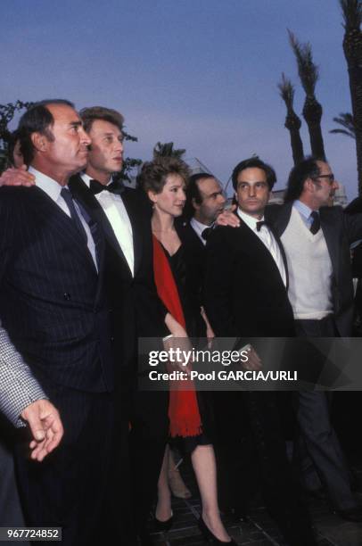 équipe du film 'Détective', Claude Brasseur, Johnny Hallyday, Nathalie Baye, Jean-Pierre Léaud et Jean-Luc Godard lors du Festival de Cannes le 13...