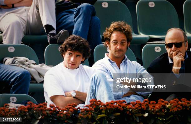 Patrick Bruel et Vincent Lindon à aux internationaux de France de tennis de Roland-Garros à paris le 29 mai 1996, France.