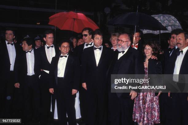 équipe du film 'Il était une fois en Amérique', James Woods, Joe Pesci, Danny Aiello, Robert De Niro et Sergio Leone lors du Festival de Cannes le 21...