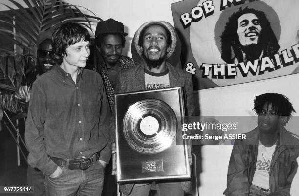 Après un concert devant 20 000 personnes au stade Mayol, Bob Marley a reçu un disque d'or, le 30 juin 1980 à Toulon, France.