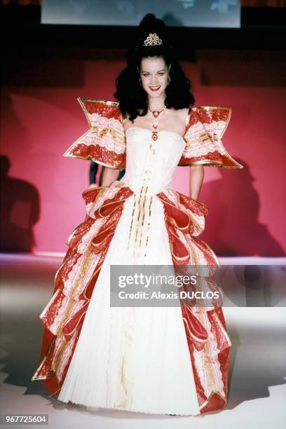 Défilé de mode inspiré des robes de la poupée Barbie, 23 juin 1997, Paris, France.