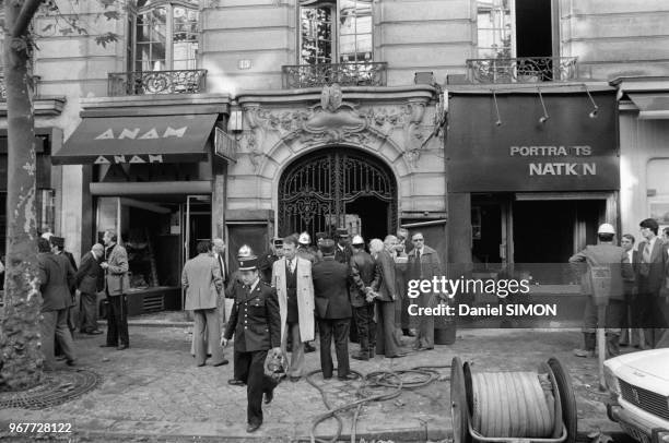 Attentat tuant une jeune homme de 19 ans dans le hall d'un immeuble à Paris le 21 octobre 1977, France. Cet attentat non revendiqué fait suite au...