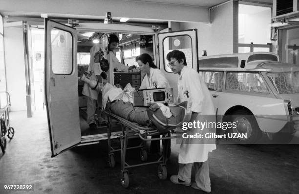 Médecins du SAMU du Centre hospitalier universitaire Henri-Mondor de Créteil le 30 aout 1977, France.