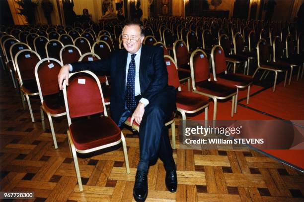 Maître Jacques Tajan, commissaire-priseur, lors d'une vente aux enchères le 24 mars 1997 à Paris, France.