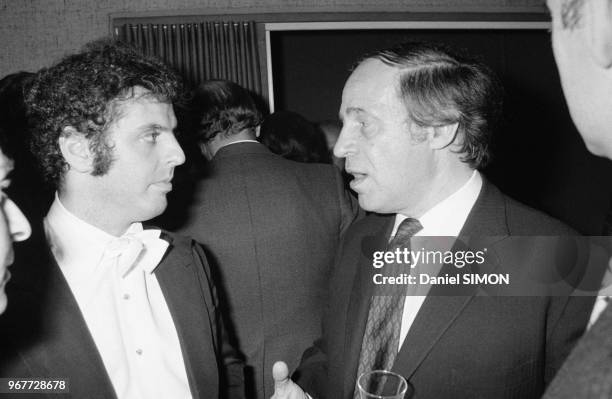 Les chefs d'orchestre Daniel Barenboim et Pierre Boulez lors d'un concert le 30 septembre 1976 à Paris, France.
