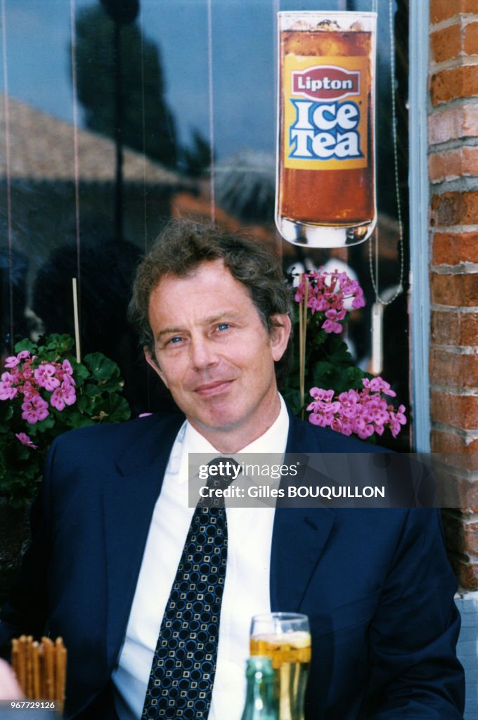 Portrait du Premier Ministre britannique Tony Blair à la terrasse