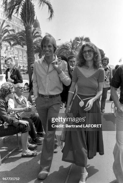 Keith Carradine et Susan Sarandon sur la croisette lors du Festival de Cannes le 20 mai 1978, France.
