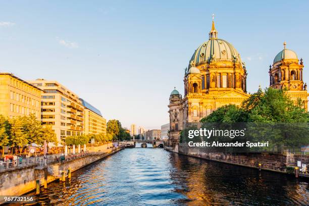 berlin skyline with berlin cathedral and spree river at sunset, berlin, germany - spree river stockfoto's en -beelden