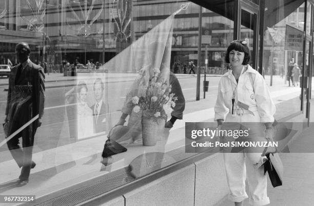 Diana Schwarz , l'agent de l'agence Gamma en Suède lors du mariage du Roi Carl Gustaf et de Silvia Sommerlath à Stockholm le 19 juin 1976, Suède.