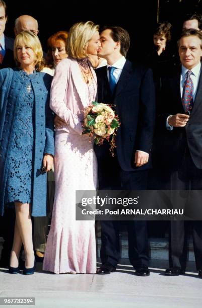Mariage de Romain Sardou et Francesca en présence de Anne-marie perrier et Michel Sardou à Neuilly-sur-Seine le 14 octobre 1999, France.