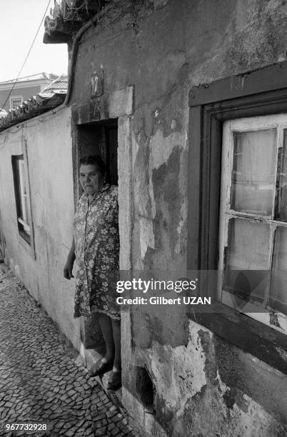 Vie quotidienne à Lisbonne après la tentative manquée de coup d'état de la part de la droite, le 27 aout 1974, Portugal.