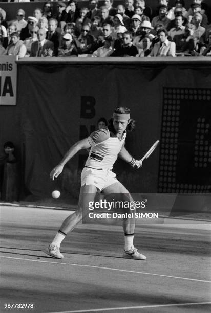Guillermo Vilas en huitième de finale à Roland-Garros le 31 mai 1977, Paris, France.