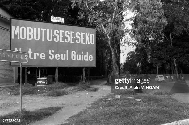Panneaux de soutien au président Mobutu à Lumumbashi le 24 mars 1977.