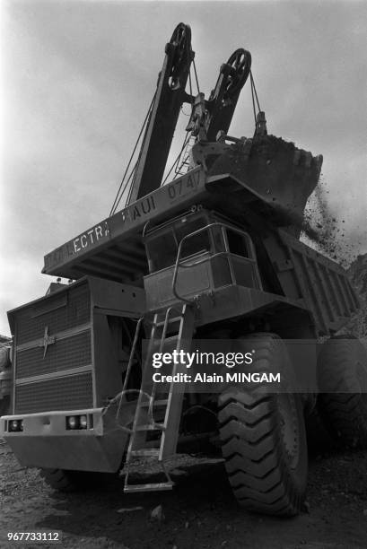 Camion-benne dans une mine de cuivre à Kolwezi le 28 mars 1977, Zaire.