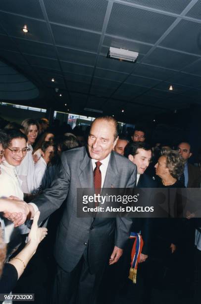 Jacques Chirac a inauguré le nouvel hôpital François Quesnay dans le quartier du Val Fourré en compagnie de Pierre Bédier, le maire de Mantes et de...