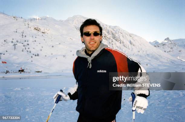 Portrait de Laurent Blanc sur les pistes de ski, 23 décembre 1997, France.