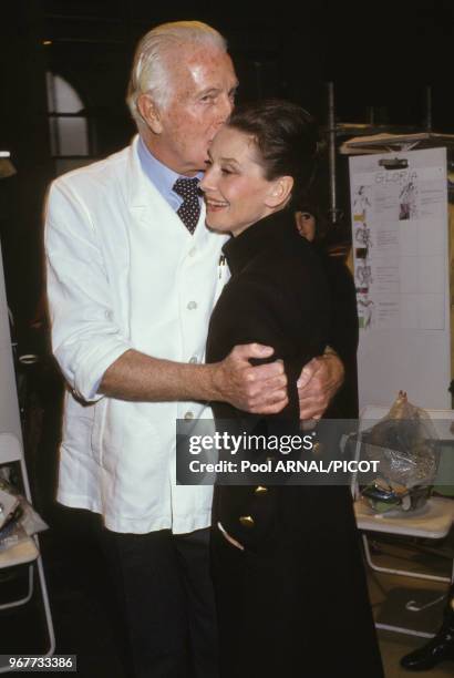 Hubert de Givenchy et Audrey Hepburn lors du défilé du couturier pour la collection haute-couture printemps/été 91, Paris le 27 janvier 1991, France.