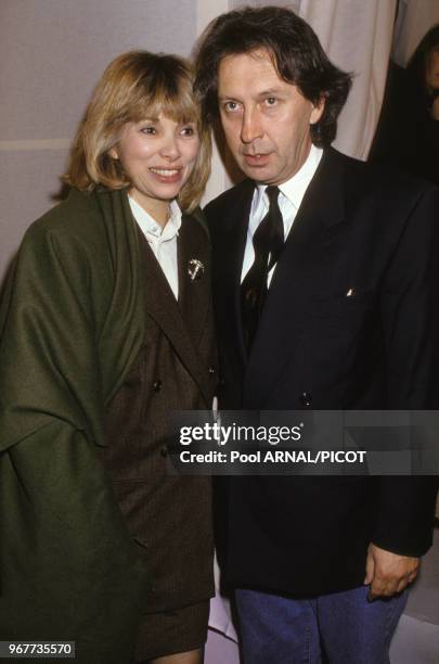 Mireille Darc et Angelo Tarlazzi au défilé Guy Laroche collection haute-couture printemps/été 91, Paris le 30 janvier 1991, France.