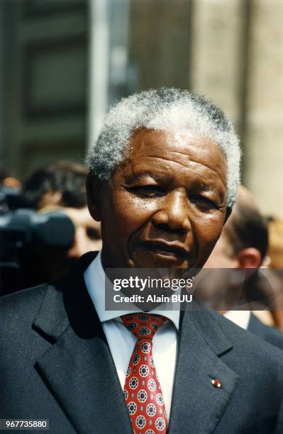 Nelson Mandela à l'Elysée le 14 juillet 1996 à Paris, France.