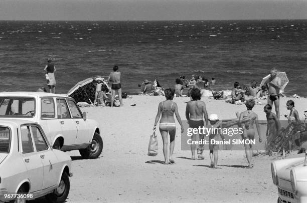Scènes de vacances sur une plage de la Côte d'Azur le dimanche 22 juillet 1978, France.