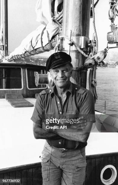 Portrait de l'acteur américain Charlton Heston à bord d'un voilier par le photographe Polydoros Anastesselis.