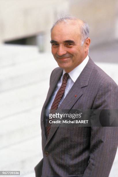 Portrait du ministre français de la Recherche et de la Technologie Hubert Curien, le 19 juillet 1984.