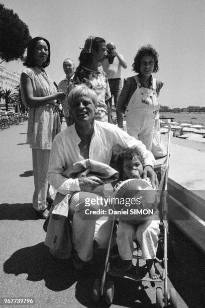 Klaus Kinski et son fils lors du Festival de Cannes le 22 mai 1979, France.