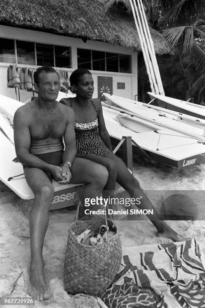 Eric Tabarly en vacances avec sa fiancée Jacqueline à l'Ile Maurice le 19 septembre 1979, République de Maurice.