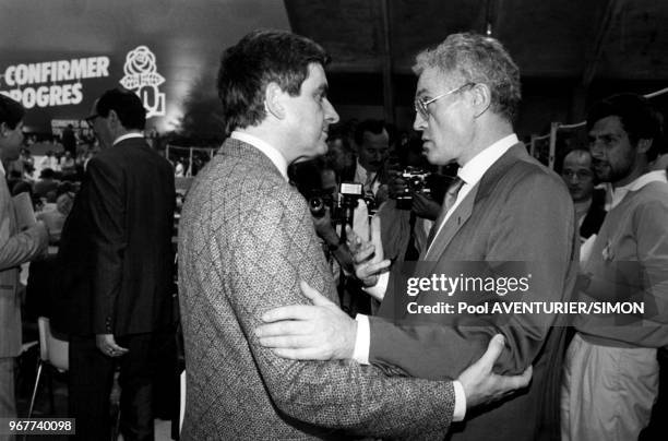 Portrait de Jean-Pierre Chevènement et de Lionel Jospin lors d'un congrès du parti socialiste le 13 octobre 1985 à Toulouse, France.