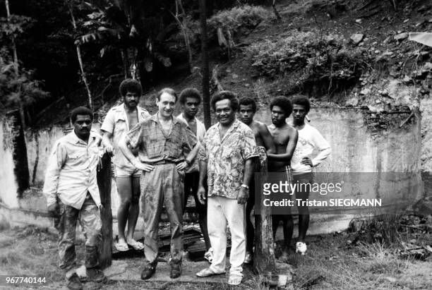 Portrait de Bertrand Delanoe et de Jean-Marie Tjibaou, leader kanak, le 24 mars 1985 à Nouméa, Nouvelle-Calédonie.